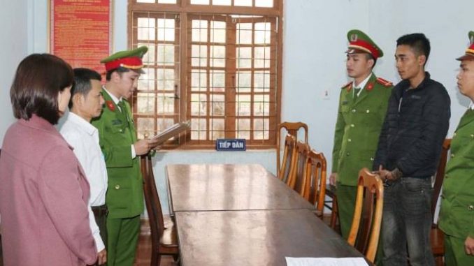 Công an Đồng Hới, Quảng Bình công bố lệnh bắt giữ người trong trường hợp khẩn cấp – Ảnh: Ngô Quang Văn